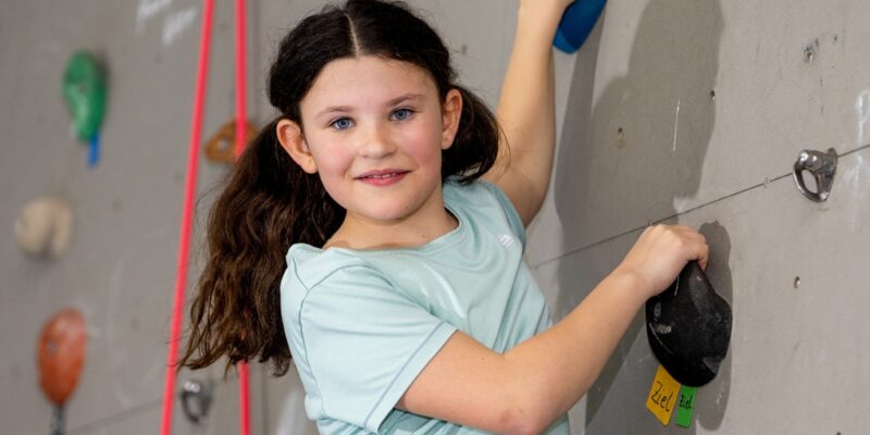 Bildungstage München | SABEL-Schulen Kletterwand_Mädchen