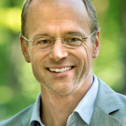 Porträtfoto_Prof_Dr._Klaus_Zierer